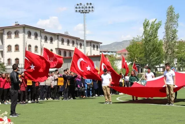Oltu'da 19 Mayıs Kutlamaları Oltu'da 19 Mayıs Kutlamaları