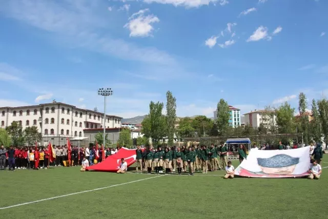 Oltu'da 19 Mayıs Kutlamaları Oltu'da 19 Mayıs Kutlamaları