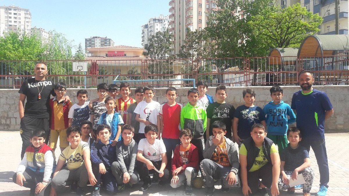 Sahra Galip Özsan Ortaokulu'ndan Hentbolde Büyük Yatırım