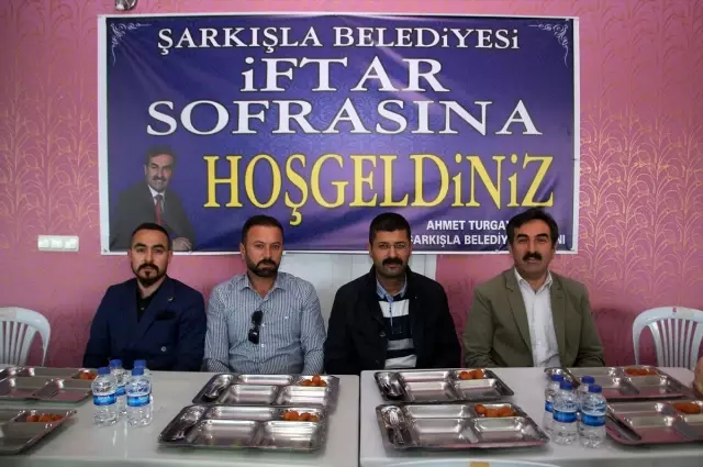 Şarkışla'da Öksüz ve Yetimler İçin İftar Programı Şarkışla'da Öksüz ve Yetimler İçin İftar Programı