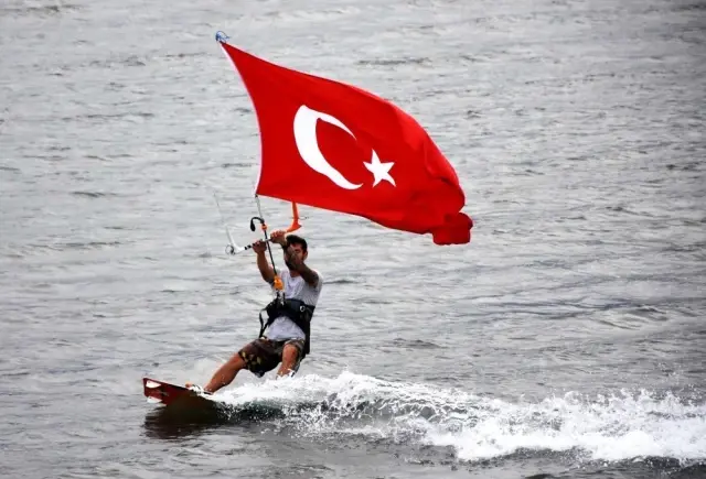 Sörfçülerden Anlamlı Etkinlik