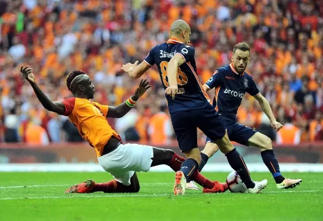 Spor Toto Süper Lig: Galatasaray: 0 - M.başakşehir: 1 (İlk Yarı)