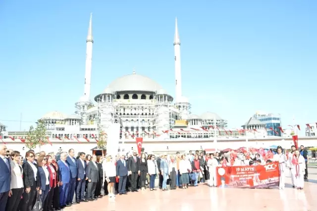 Taksim'de 19 Mayıs Töreni Taksim'de 19 Mayıs Töreni