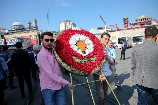 Taksim Meydanı'nda 19 Mayıs Kutlaması Taksim Meydanı'nda 19 Mayıs Kutlaması
