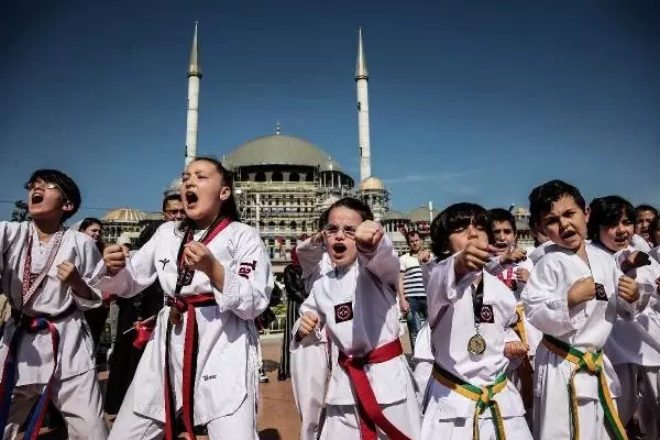 Taksim Meydanı'nda 19 Mayıs Kutlaması Taksim Meydanı'nda 19 Mayıs Kutlaması