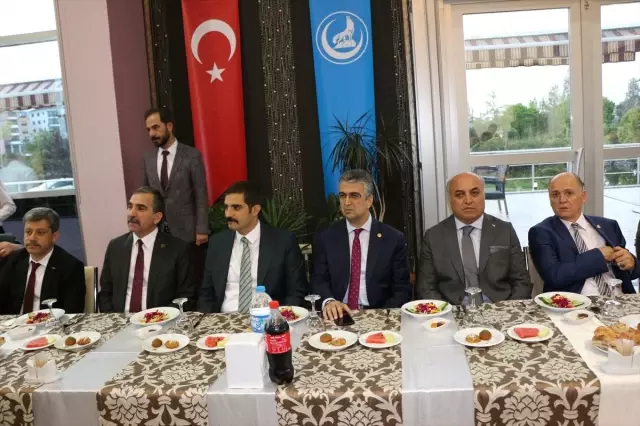 Ülkü Ocakları İftarda Bir Araya Geldi Ülkü Ocakları İftarda Bir Araya Geldi
