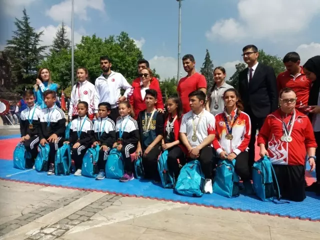 Uşak'ta 19 Mayıs Kutlamaları Uşak'ta 19 Mayıs Kutlamaları