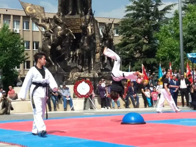 Uşak'ta 19 Mayıs Kutlamaları Uşak'ta 19 Mayıs Kutlamaları