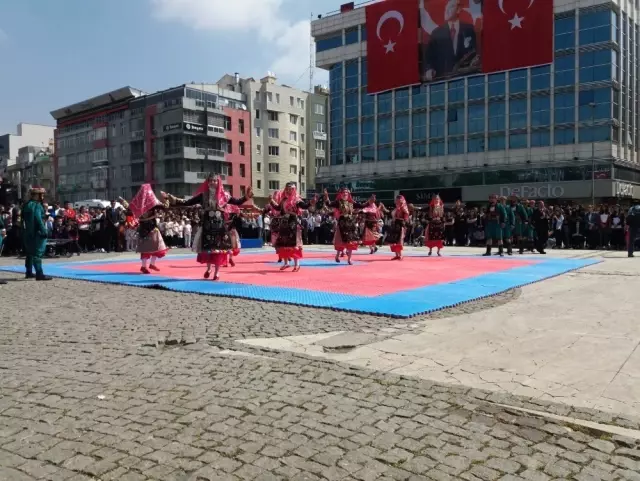 Uşak'ta 19 Mayıs Kutlamaları Uşak'ta 19 Mayıs Kutlamaları