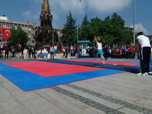 Uşak'ta 19 Mayıs Kutlamaları Uşak'ta 19 Mayıs Kutlamaları