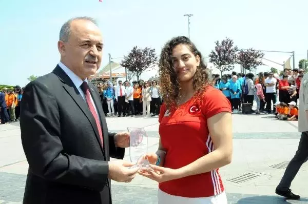 Yalova'da 19 Mayıs Coşkuyla Kutlandı Yalova'da 19 Mayıs Coşkuyla Kutlandı