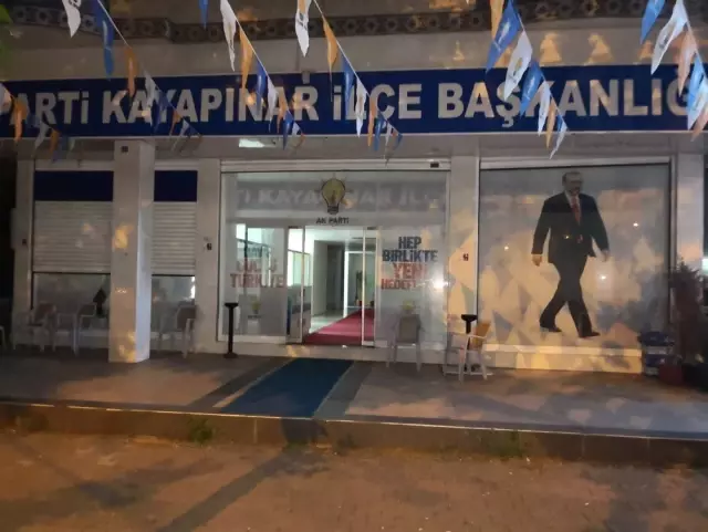 AK Parti İlçe Başkanlığına Eyp'li ve Havai Fişekli Saldırı