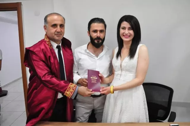 Başkan Kaya Genç Çiftlerin Nikahını Kıydı Başkan Kaya Genç Çiftlerin Nikahını Kıydı