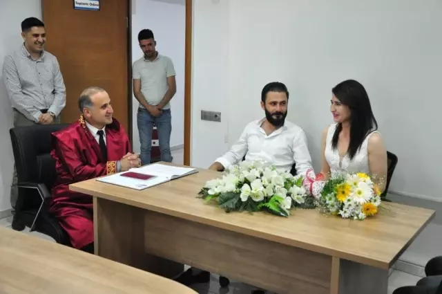 Başkan Kaya Genç Çiftlerin Nikahını Kıydı Başkan Kaya Genç Çiftlerin Nikahını Kıydı