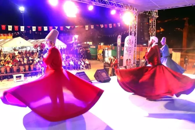 Bitlis'te Semazen Gösterisi Bitlis'te Semazen Gösterisi