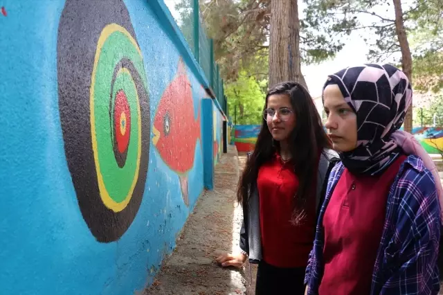 Burdur'da Okul Bahçesi Duvarı Tuval Oldu