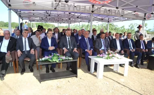 Çizmeleri Giyen Protokol Çeltik Ekti Çizmeleri Giyen Protokol Çeltik Ekti