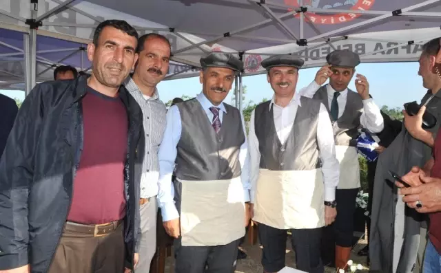 Çizmeleri Giyen Protokol Çeltik Ekti Çizmeleri Giyen Protokol Çeltik Ekti