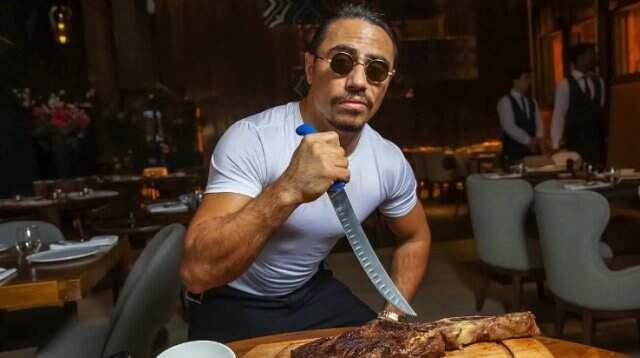 Dünyaca Ünlü Kasap Nusret Gökçe, Altından Hamburger Yaptı!