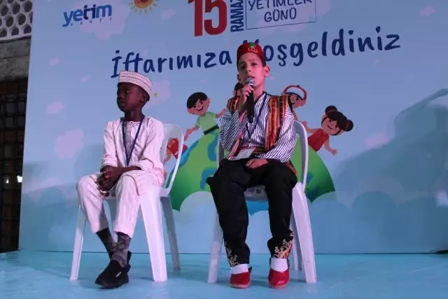 Fatih'te Dünyanın Dört Bir Yanından Gelen Yetim Çocuklar İftarda Buluştu Fatih'te Dünyanın Dört Bir Yanından Gelen Yetim Çocuklar İftarda Buluştu