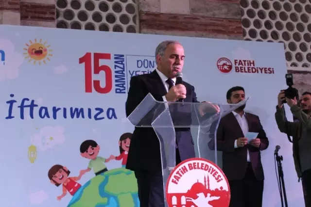 Fatih'te Dünyanın Dört Bir Yanından Gelen Yetim Çocuklar İftarda Buluştu Fatih'te Dünyanın Dört Bir Yanından Gelen Yetim Çocuklar İftarda Buluştu