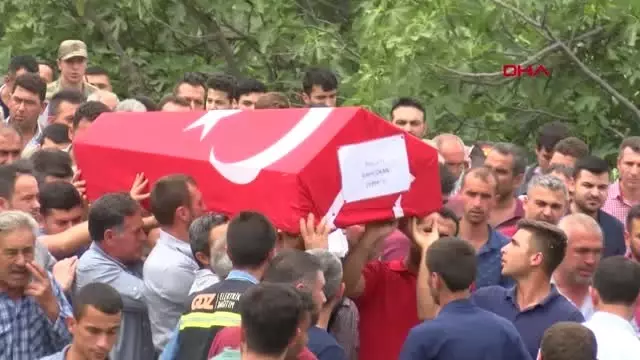 İzmir Hakkari Şehidi Onbaşı Emre Okan Memleketi Kiraz'da Son Yolculuğuna Uğurlandı