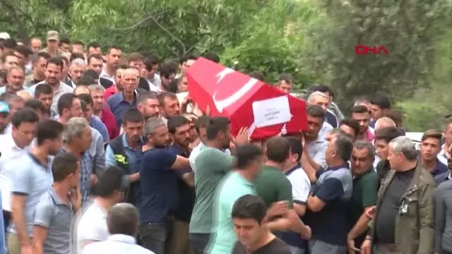 İzmir Hakkari Şehidi Onbaşı Emre Okan Memleketi Kiraz'da Son Yolculuğuna Uğurlandı