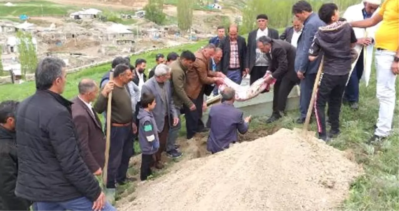 Küçük Nurcan Gözyaşları Arasında Toprağa Verildi