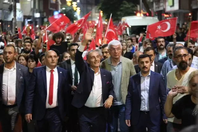 Küçükçekmece'de 100'üncü Yıla Coşkulu Kutlama Küçükçekmece'de 100'üncü Yıla Coşkulu Kutlama