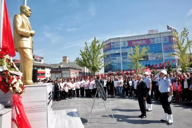 Küçükçekmece'de 100'üncü Yıla Coşkulu Kutlama Küçükçekmece'de 100'üncü Yıla Coşkulu Kutlama