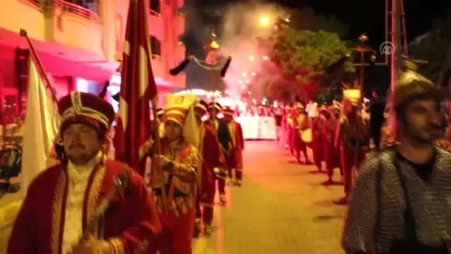 Mehter Marşları Eşliğinde Meşaleli Yürüyüş