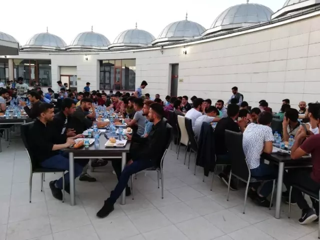 Siirt Müftülüğü'nden Üniversite Öğrencilerine İftar