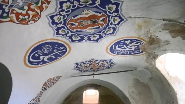 Tarihi Cami Bakımsızlıktan Dökülüyor