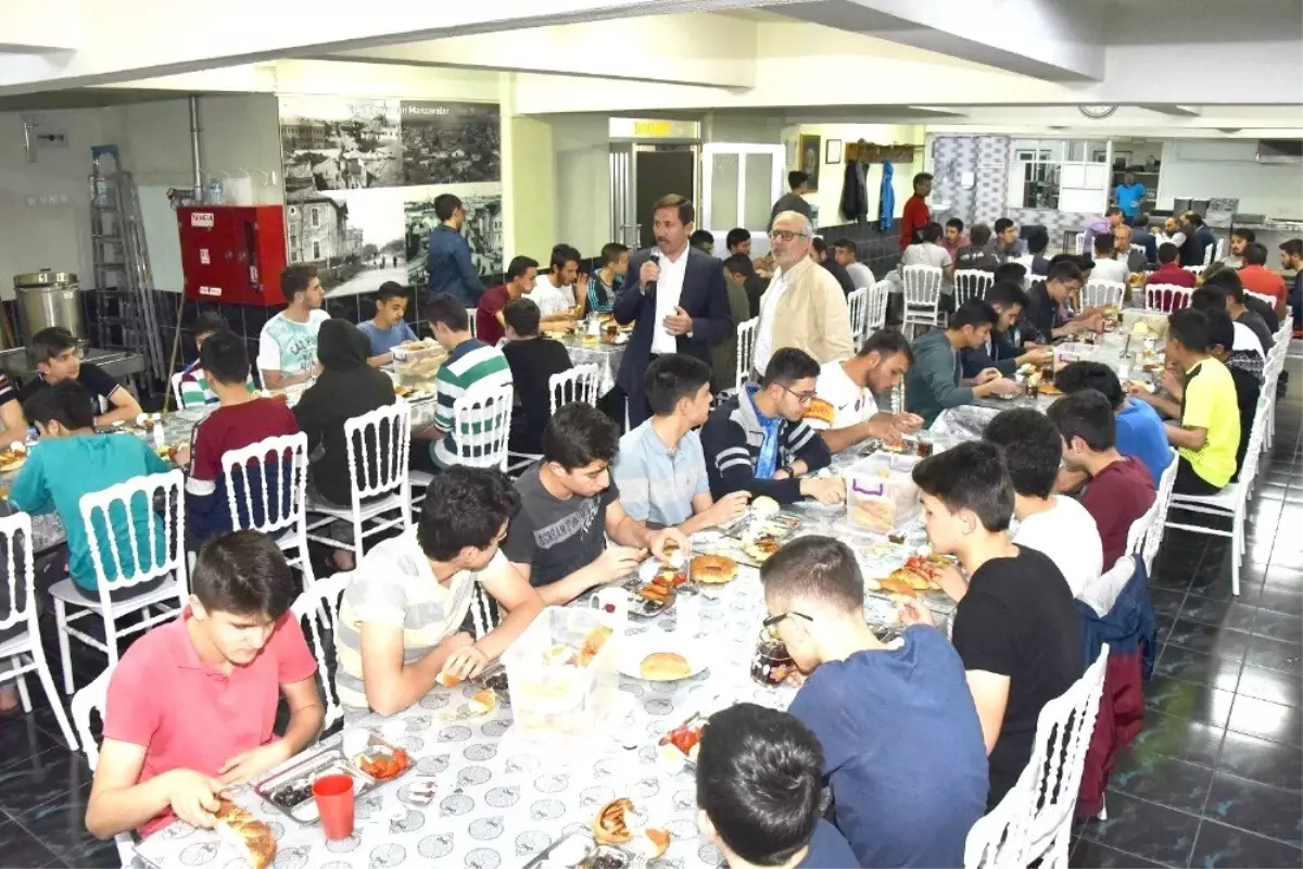 Başkan Kılca 7 Yıl Kaldığı Yurtta Sahur Yaptı