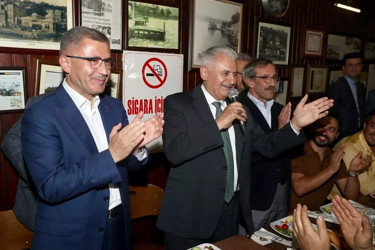 Binali Yıldırım, Çengelköy'de Vatandaşlarla Buluştu