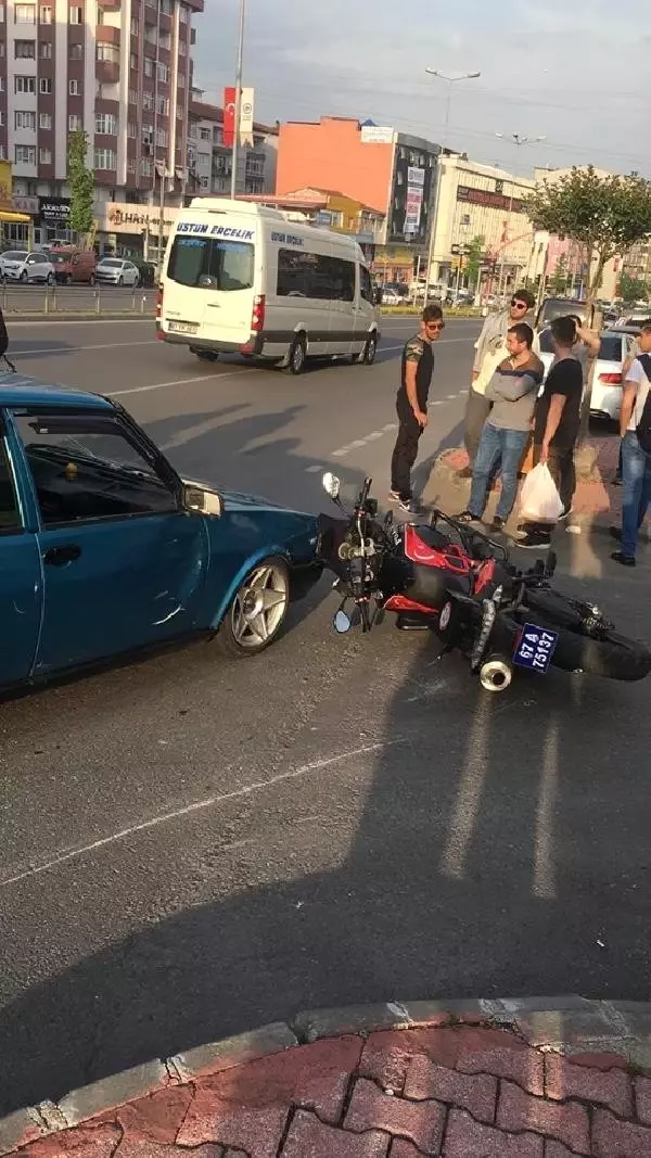 Ehliyetsiz Sürücü Yunus Ekibine Çarptı, 2 Polis Yaralandı