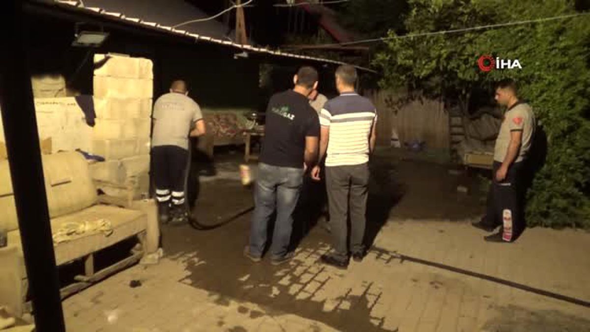 En Acı Kaza...fren Yerine Gaza Basınca Kızını Ezdi