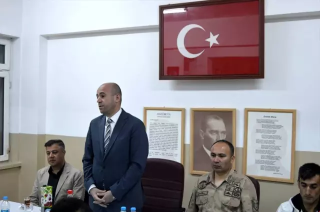 Gölova Kaymakamı Karaosmanoğlu, Askerlerle İftarda Bir Araya Geldi Gölova Kaymakamı Karaosmanoğlu, Askerlerle İftarda Bir Araya Geldi