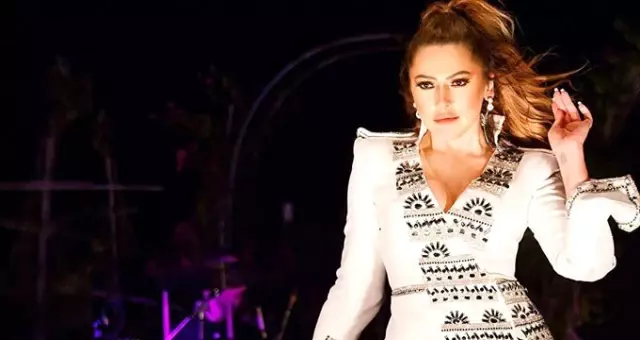Hadise, Paylaşımıyla 10 Dakikada 10 Bin Beğeni Aldı Hadise, Paylaşımıyla 10 Dakikada 10 Bin Beğeni Aldı