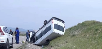 Kırıkkale'de Minibüs Devrildi: 8 Yaralı