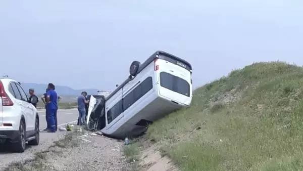 Kırıkkale'de Minibüs Devrildi: 8 Yaralı