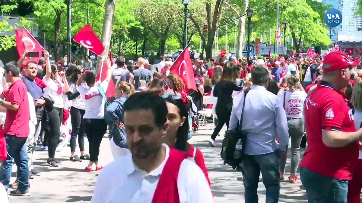 New York'ta Görkemli Türk Günü Yürüyüşü