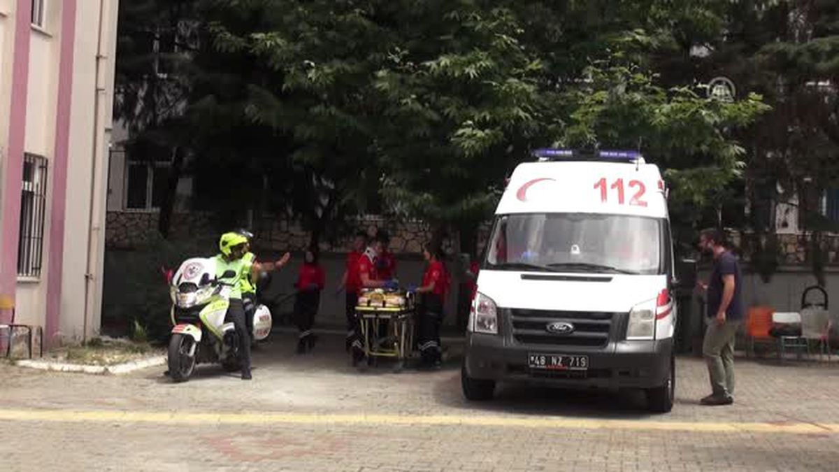 Paramedik Öğrencilerine 'Trafik Kazası' Tatbikatla Anlatıldı