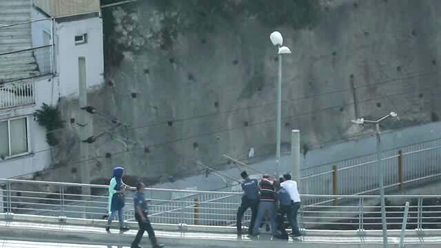 Yakalanacağını Anlayan Hırsız, Kendini Köprüden Atmaya Çalıştı
