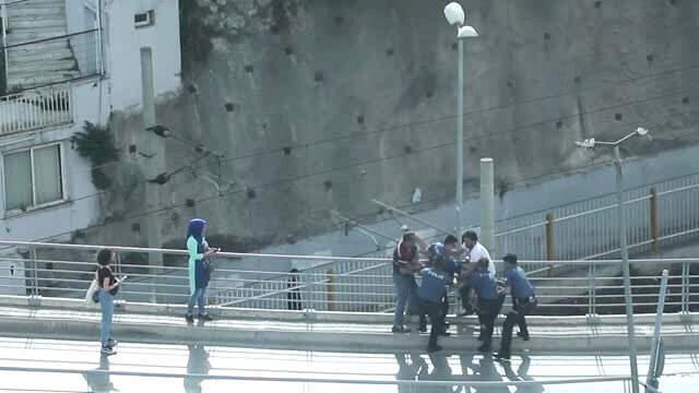 Yakalanacağını Anlayan Hırsız, Kendini Köprüden Atmaya Çalıştı