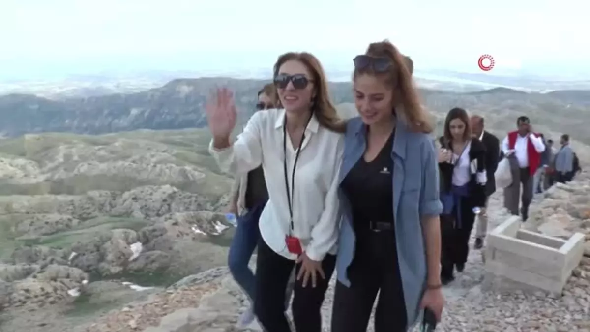 Gün Batımında Konser Keyfi... Nemrut Dağı Ünlüleri Ağırladı