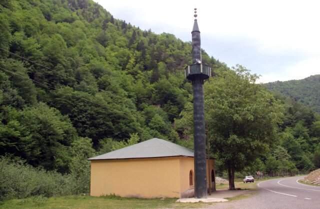 Köylüler Paraları Minare Yapmaya Yetmeyince Çareyi Köknar Ağacında Buldu!