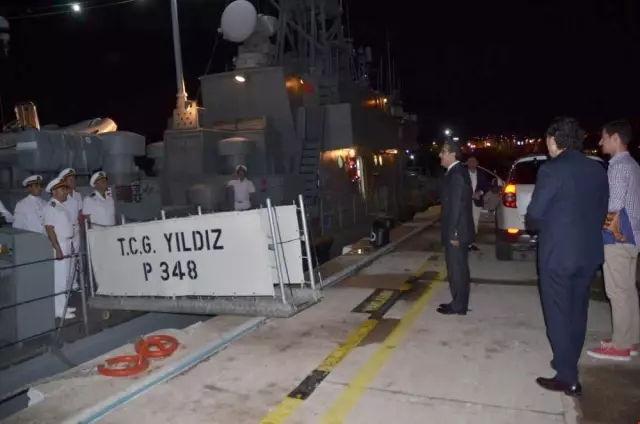 Kuşadası'nda Askeri Gemiler Ziyarete Açıldı Kuşadası'nda Askeri Gemiler Ziyarete Açıldı