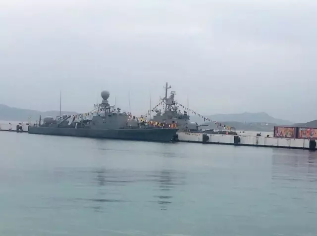 Kuşadası'nda Askeri Gemiler Ziyarete Açıldı Kuşadası'nda Askeri Gemiler Ziyarete Açıldı