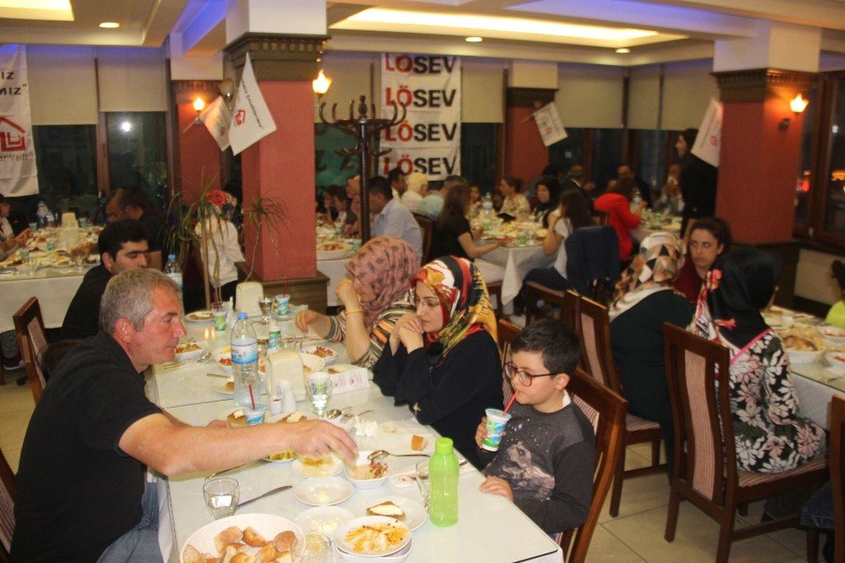 Lösev Vakıf Başkanı Üstün Ezer: 'Çocukların Maske Kullanması Toplumda Farklı Bakış Açısına Neden...
